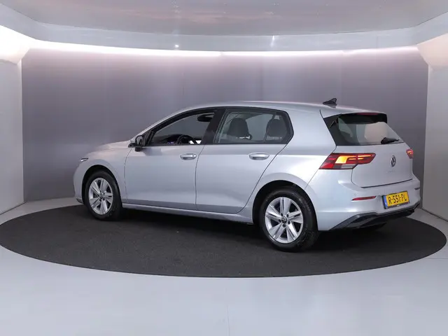 Volkswagen Golf 1.0 eTSI Life 110pk DSG | Camera| Navi| LM-velgen| Park-sensors| Keyless start