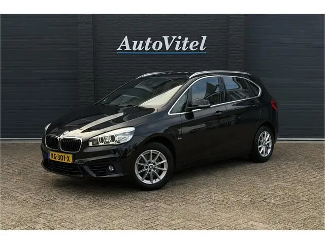 BMW 2-serie Active Tourer 220d Sportline | Trekhaak | Harman Kardon | Sportstoel |