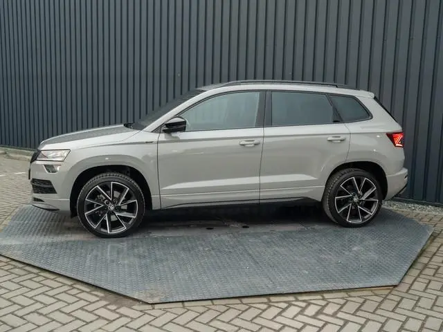 ŠKODA Karoq 1.5 TSI ACT Sportline Business | Trekhaak wegkl. | Camera | Prijs Rijklaar!!