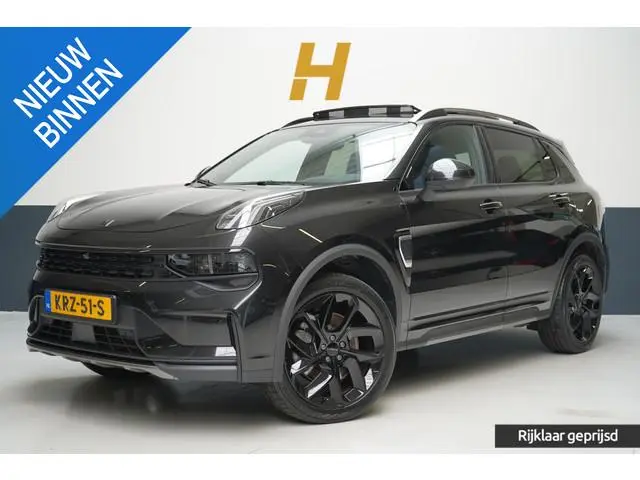 Lynk & Co 01 1.5 | Zwart optiek | 360 camera | Panoramadak | Navigatie | Memory | Apple CarPlay