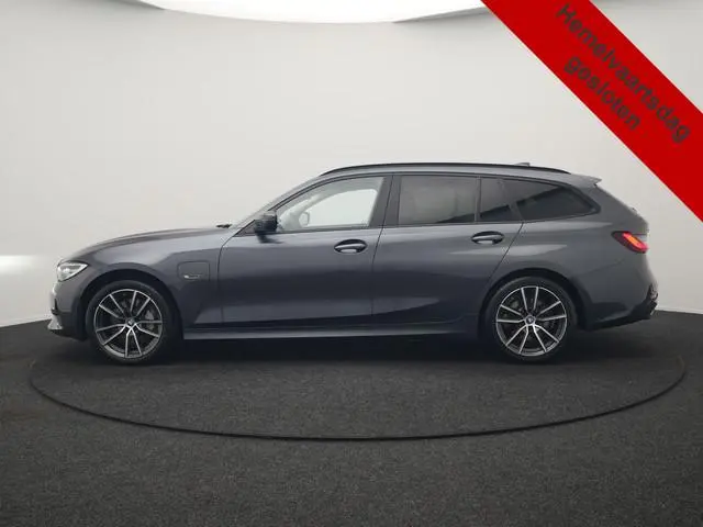 BMW 3-serie Touring 330e xDrive PHEV 292pk Dealer O.H. | Cruise Control | Camera | Lederen Sportstoe...