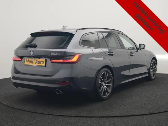 BMW 3-serie Touring 330e xDrive PHEV 292pk Dealer O.H. | Cruise Control | Camera | Lederen Sportstoe...