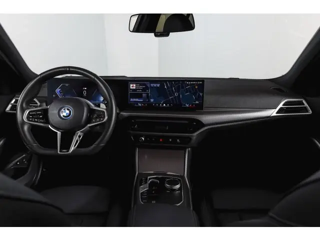 BMW 3-serie Touring 330e xDrive M Sport Edition | Dig. Cockpit | Adapt. Cruise | Stoelverw. | PDC |...