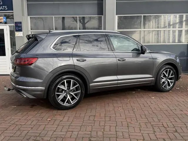 Volkswagen Touareg 3.0 TSi eHybrid 4MOTION km 48.000 nap 1e eigenaar