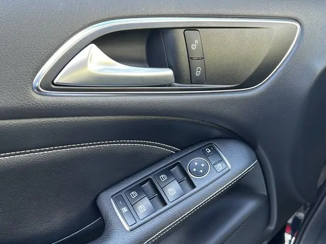 Mercedes-Benz B-klasse 180 Business Solution AMG Upgrade Edition | Airco | Navigatie | Achteruitrijd...