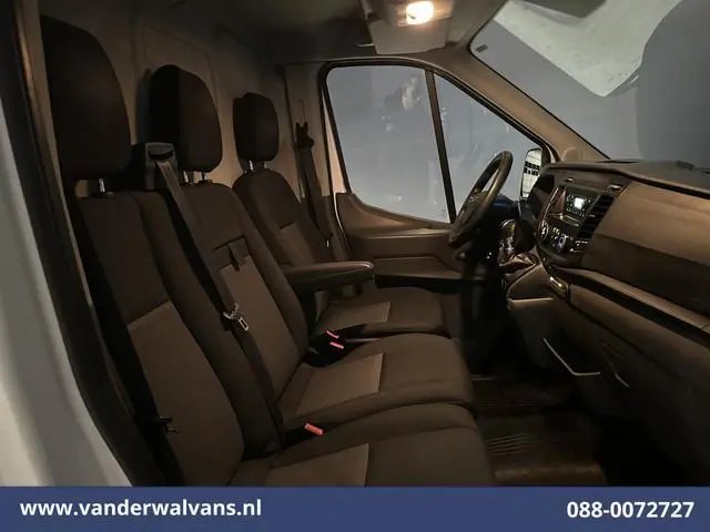 Ford Transit 2.0 TDCI L2H2 Euro6 Airco | 2450kg Trekhaak | LM velgen | Verwarmde voorruit Dakdragers...