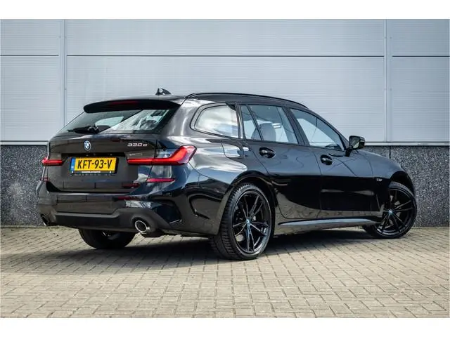 BMW 3-serie Touring 330e M-sport Adaptief onderstel / 19inch / elec stoelen / Camera / Stoelverwarmi...