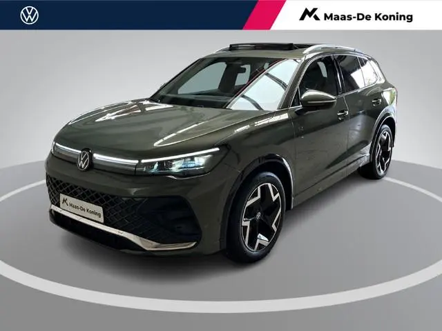 Volkswagen Tiguan 1.5eTSI/150PK R-Line · Panoramadak · Trekhaak · 360°Camera + Parkeersensoren · Gar...
