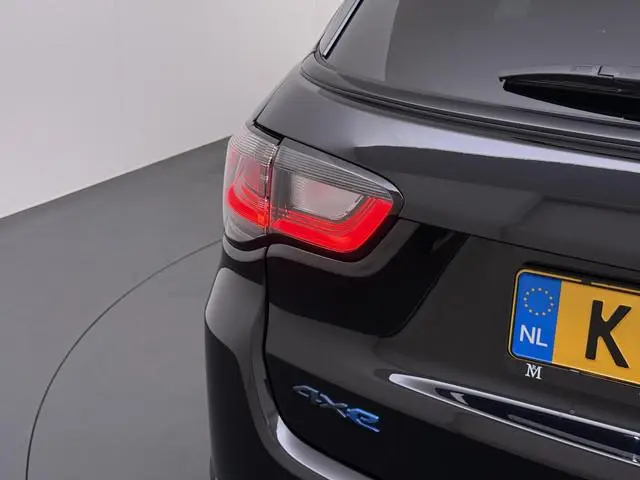 Jeep Compass 1.3 Plug-In Hybrid 80th Anniversary 4WD VAN: 26.900,- VOOR: 24.220,- UW WKVOORDEEL: 2.6...