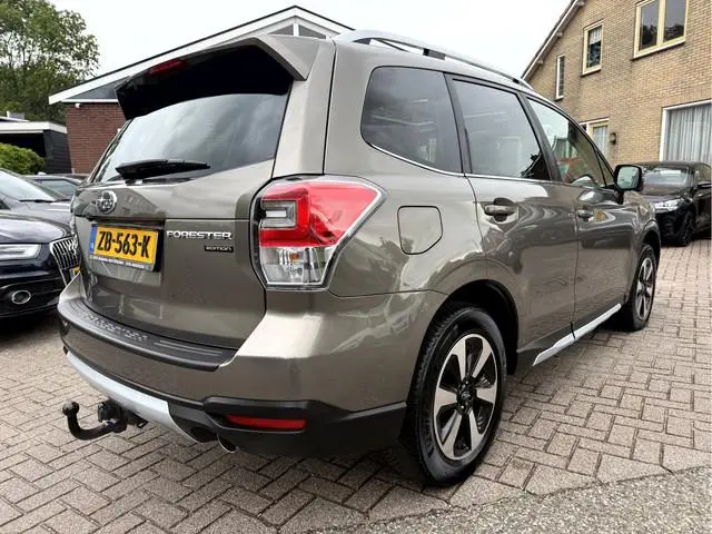 Subaru Forester 2.0 Premium NL. Auto, Vol Opties.