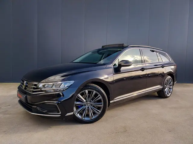 Volkswagen Passat 1.4 TSI PHEV GTE 1e EIGENAAR PANO DAK CAMERA NAVI ADAPT CRUISE CARPLAY LED ECC TRE...