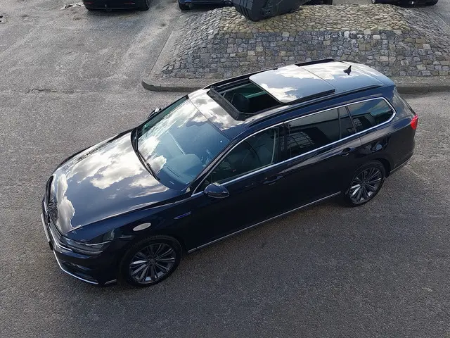 Volkswagen Passat 1.4 TSI PHEV GTE 1e EIGENAAR PANO DAK CAMERA NAVI ADAPT CRUISE CARPLAY LED ECC TRE...
