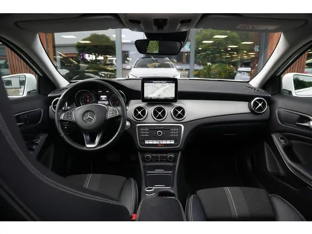 Mercedes-Benz GLA-klasse 180 Business Solution Pano Led