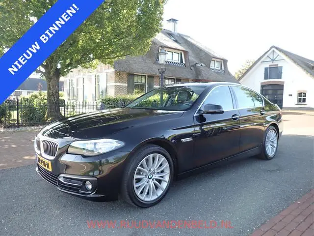 BMW 5-serie 520i Luxury Edition !! UNIEKE KM-STAND !! CAMERA / SCHUIF-KANTEL DAK / MEMORY