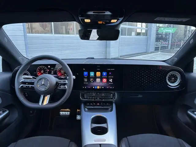 Mercedes-Benz CLA 250+ Launch Edition | AMG Line | Night Pakket | Panoramadak | DISTRONIC Afstandsas...