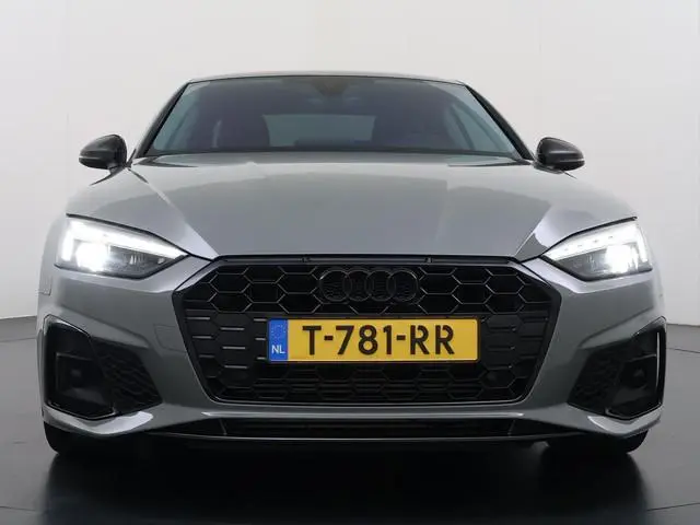 Audi A5 Coupé 40 TFSI S edition VAN: 29.900,- VOOR: 26.877,- UW WKVOORDEEL: 3.023,- | S LINE IN- EN...