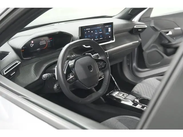 Peugeot 2008 PureTech 130 EAT8 Allure | 360 Camera | Adaptieve Cruise Control | Dodehoekdetectie