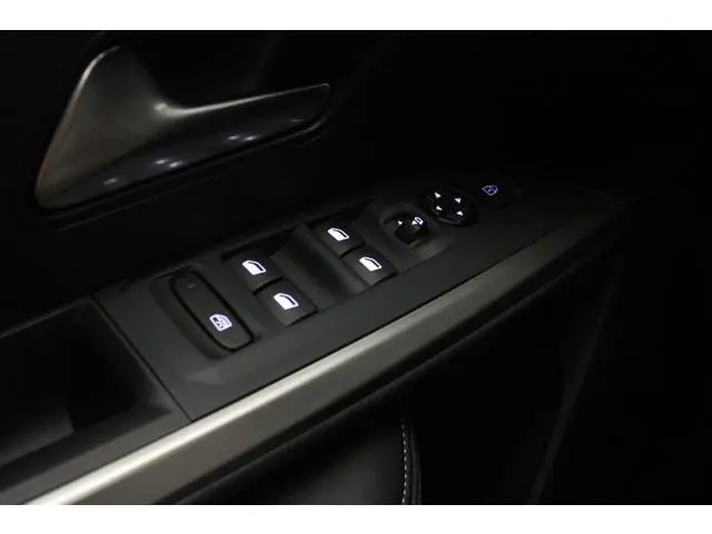 Peugeot e-3008