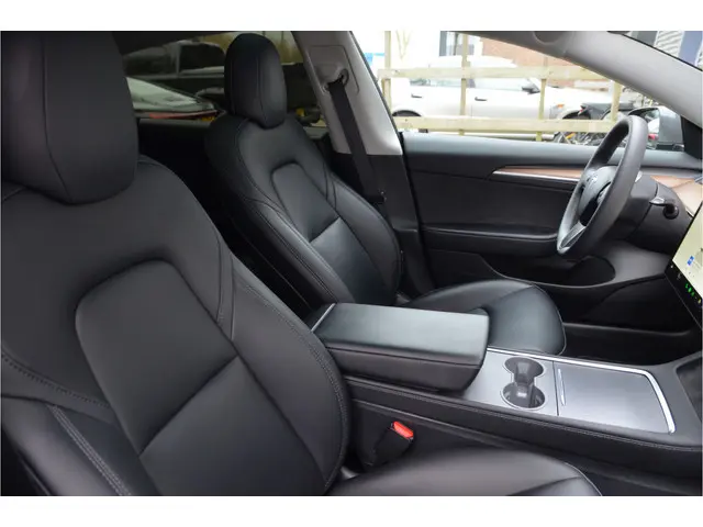 Tesla Model 3 Standard RWD Plus 60 kWh LFP accu, AutoPilot3.0 Ryzen