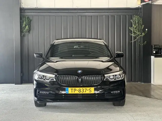 BMW 5-serie 520i Corporate Lease High Executive | M Sportpakket | Leder | Sfeerverlichting | HiFi Sy...