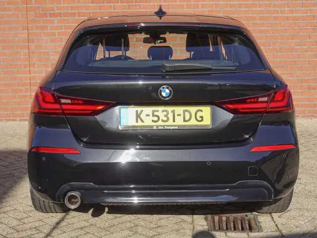 BMW 1-serie 118i Executive Edition Navigatie Apple Carplay/Android Auto Adaptive Cruise Control Park...
