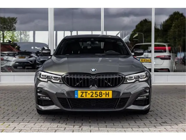 BMW 3-serie 320i Executive Edition M-Sport Dravitgrau | 19" | NL Auto