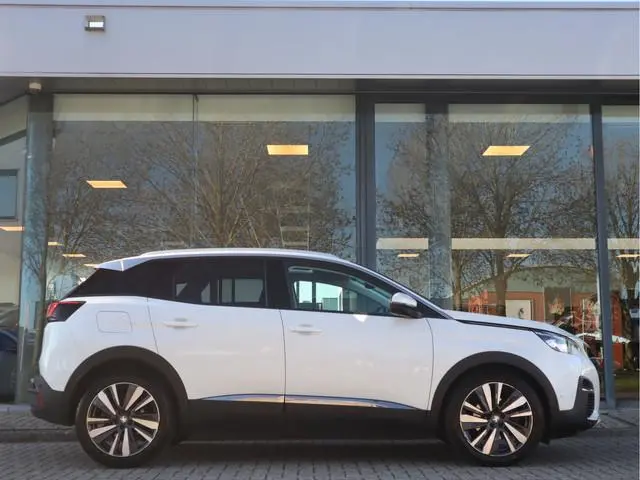 Peugeot 3008 Allure Navi / Pano / Climate / Pdc Nieuwe D-riem/ All-season banden/ Keurige auto
