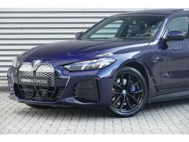 BMW i4 eDrive40 M Sport Edition 84 kWh Comfort Pack | Trekhaak | Schuifdak
