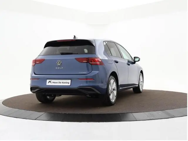 Volkswagen Golf Life Edition 1.5 eHybrid 204 PK 6 versn. DSG · Draadloze telefoonlader · Achteruitri...