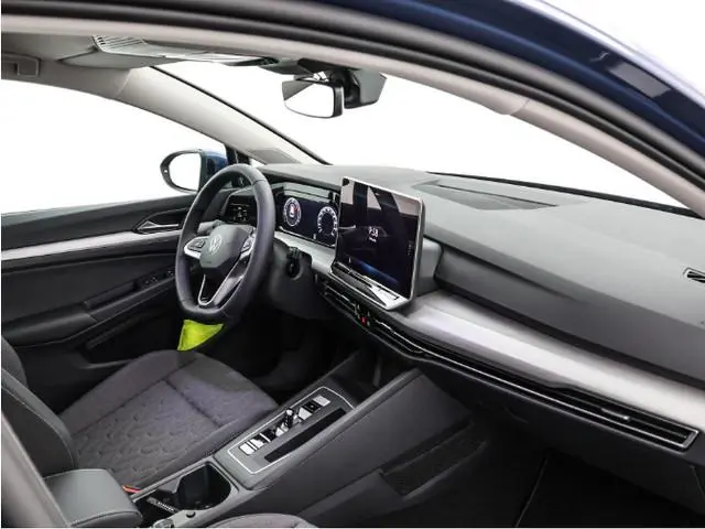 Volkswagen Golf Life Edition 1.5 eHybrid 204 PK 6 versn. DSG · Draadloze telefoonlader · Achteruitri...