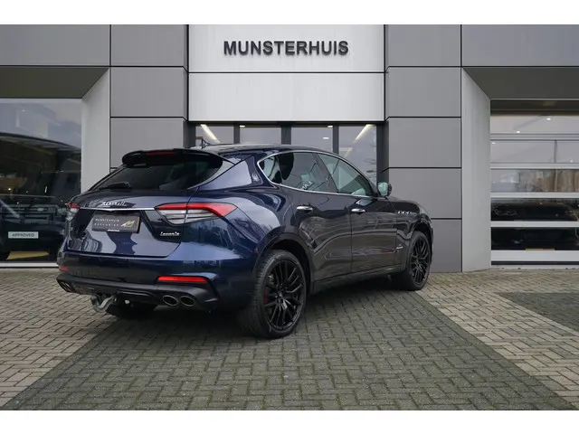 Maserati Levante 3.0 V6 AWD GranSport | Voorstoelen / Achterbank verwarmd | Trekhaak | Schuif/Kantel...