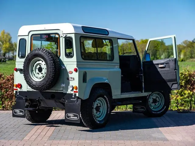 Land Rover Defender