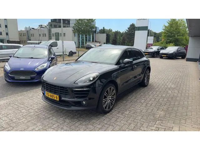 Porsche Macan 2.0 / Pano / Trekhaak / Luchtvering / Bose / Nwe Distr Ketting + Turbo