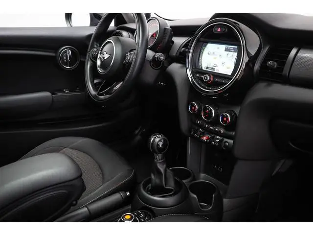 MINI 3-Deurs 1.5 Cooper Serious Business | PANORAMADAK | HARMAN KARDON | CLIMA | NAVIGATIE | PDC | 1...