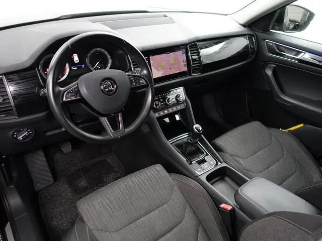 ŠKODA Kodiaq 1.4 TSI Style Business Aut- Carplay, Android Auto, Sfeerverlichting, Memory, Canton Aud...
