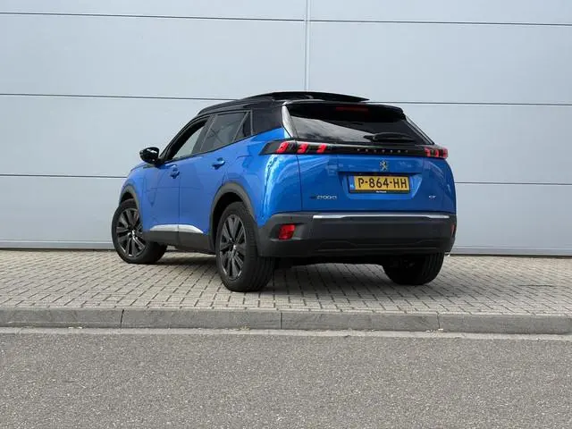 Peugeot e-2008 EV GT Pack 50 kWh | Panoramisch schuifdak | Adaptieve Cruise Control | Camera | Apple...