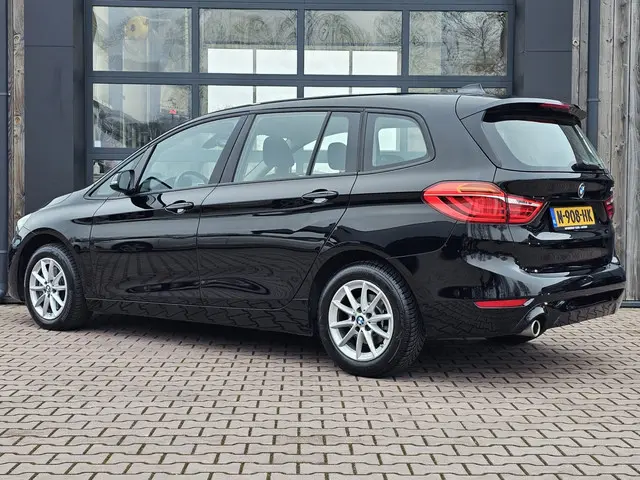 BMW 2-serie Gran Tourer 218i Business Edition | Automaat | LED | Trekhaak | Stoelverwarming | PDC |...