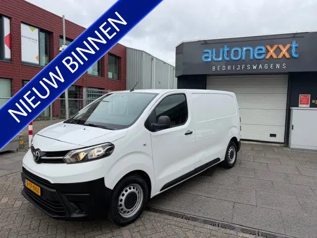 Toyota PROACE Worker 1.5 D-4D Cool Comfort AIRCO I PDC I 3-ZITS I LEDER INTERIEUR I ELEKTRISCHE RAME...