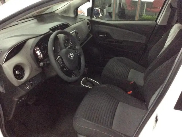 TOYOTA Yaris 1.5 Hybrid 100pk 5D CVT Active * 5 jaar garantie + 5 jaar onderhoud