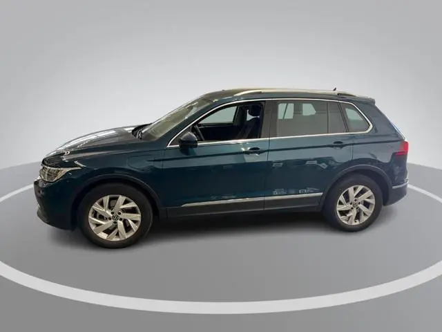 Volkswagen Tiguan 1.4 TSI eHybrid Life Business · Camera · Apple/Android Car Play · Wegklapbare Trek...