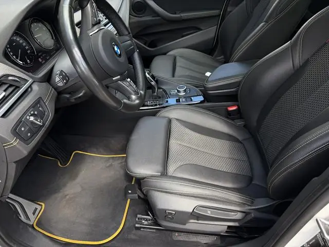 BMW X2 sDrive20i High Executive / Automaat / 19'' LM / Camera / Trekhaak (1.800KG) / M pakket /