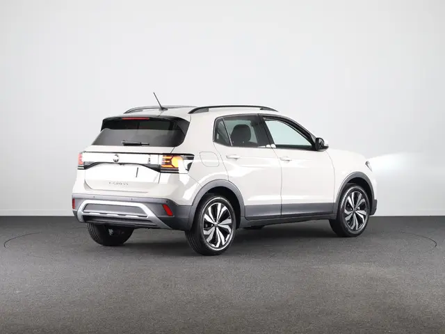 Volkswagen T-Cross Life Edition 1.0 TSI 95 PK 5 versn. Hand | Climatronic | Stoelverwarming | Camera...