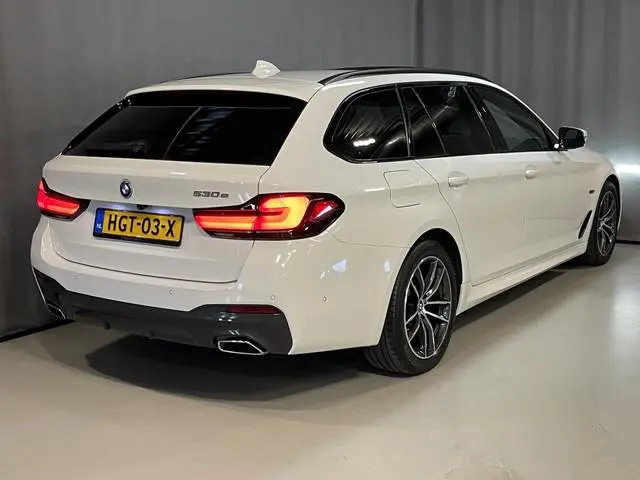 BMW 5-serie Touring 530e High Executive M Sport 18"/Panoramadak/Laser LED/Adaptief onderstel/Head-up...