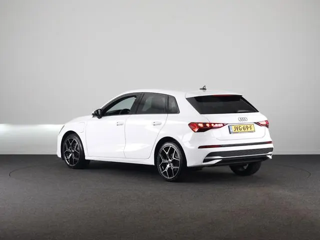 Audi A3 Sportback 40 TFSI e Pro Line 204pk | Private Lease € 699,00 per maand* | 18 inch Lichtmetale...
