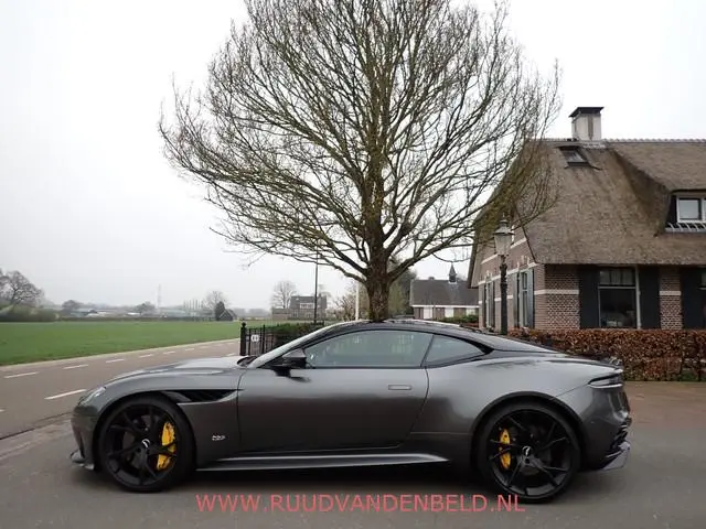Aston Martin DBS