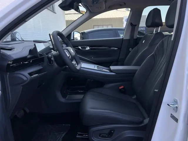 Geely E5