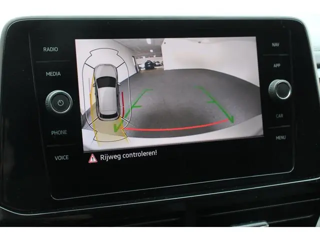 Volkswagen T-Roc 1.5 TSI 150pk DSG R-Line Navigatie Apple Carplay/Android Auto Parkeersensoren Camer...