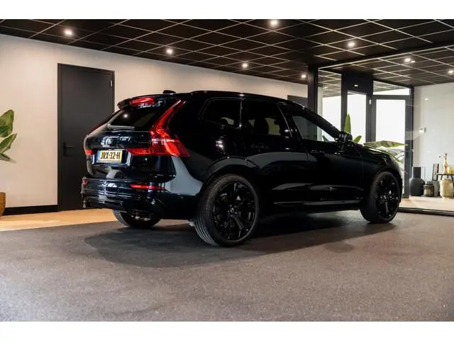 Volvo XC60 T6 Plus Black Edition Recharge AWD | Luchtvering | H&K | HuD | P