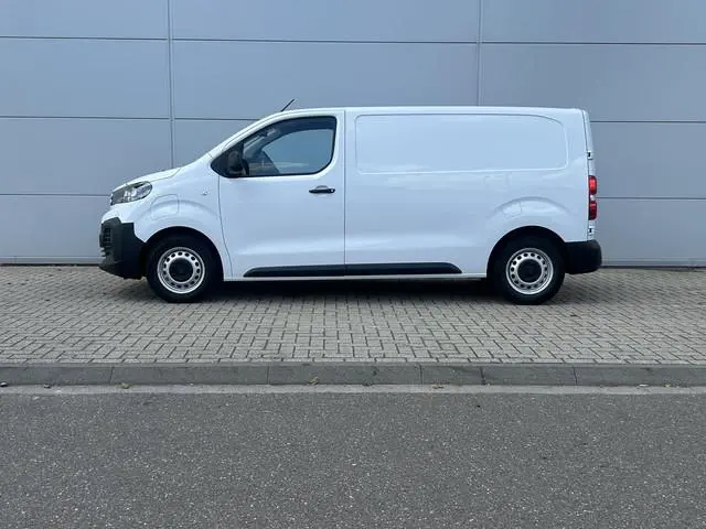 Peugeot e-Expert EV L2 75 kWh | Camera | Navigatie | Verlengde scheidingswand geïsoleerd |  Apple Ca...