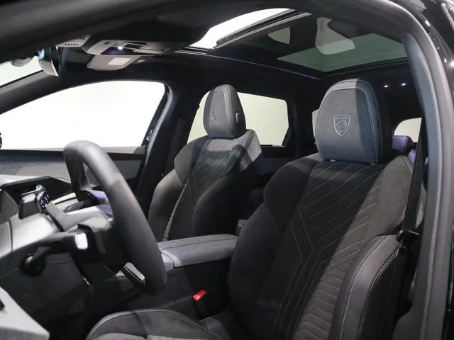 Peugeot e-5008